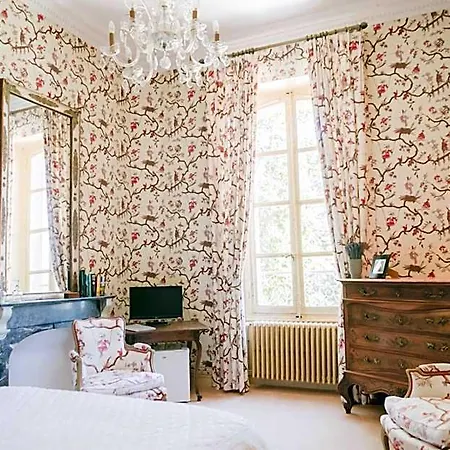 Hotel Chateau De Varenne Pujaut